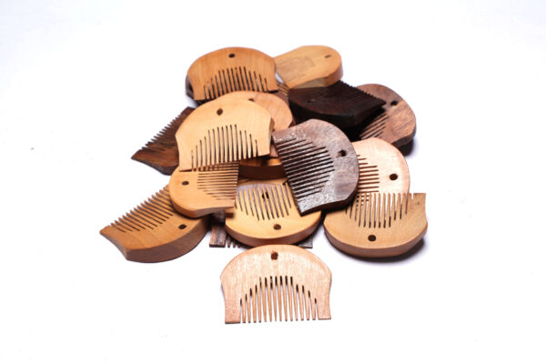wOODEN cOMB
